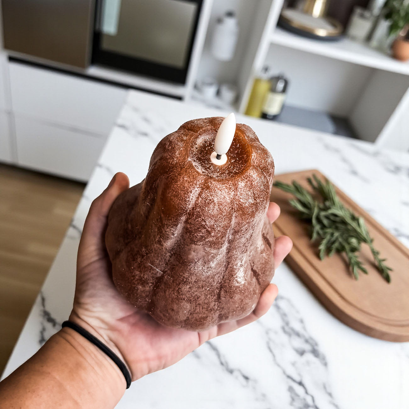 pumpkin shaped LED wax candles for farmhouse decor
harvest festival flameless pumpkin decorations
rustic autumn LED gourd and pumpkin candle set